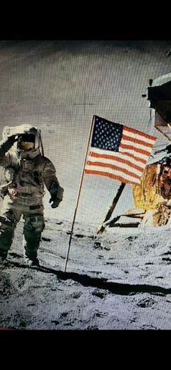 Gregory James interpreta French Dragoon (uncredited)