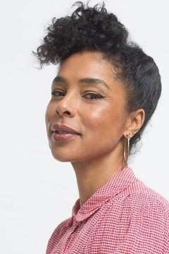 Sophie Okonedo interpreta Sithandra