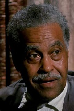 Robert Earl Jones interpreta Stage Door Joe
