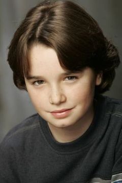 Ethan Dampf interpreta Matt Brewer
