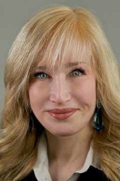 Nancy Glass interpreta ZFN Broadcaster