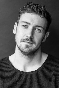 Jack Lowe interpreta Conor Mulligan
