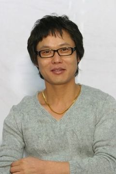 Yun Yeong-keol interpreta on-the-spot inspection detective (uncredited)