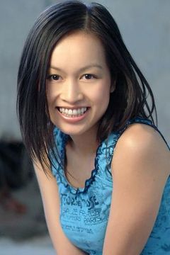 Elizabeth Thai interpreta Vietnamese Woman