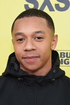 DeRon Horton interpreta Derrell Ellerbee