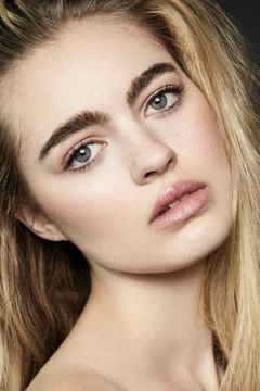 Hannah Dannelly interpreta Bree