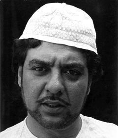 Jalal Agha interpreta Traveller on Train Roof