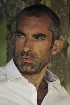 Damien Habouzit interpreta Le père de Fred