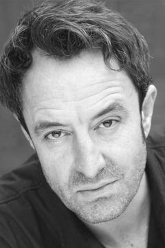 Simon Thorp interpreta Hugh
