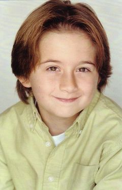 Marc Musso interpreta Classroom Kid #1