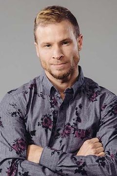 Brian Littrell interpreta Himself