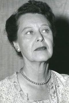Louise Lorimer interpreta Mrs. Strutt (uncredited)