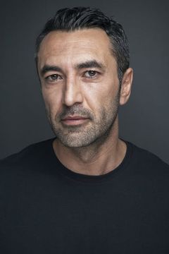 Mehmet Kurtuluş interpreta Hazar