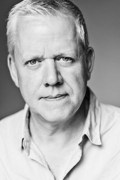 Martin Trenaman interpreta Alan Cooper
