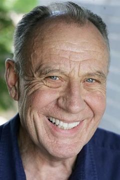 Malcolm Rennie interpreta Fraser
