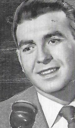 Dennis James interpreta Wrestling commentator 1