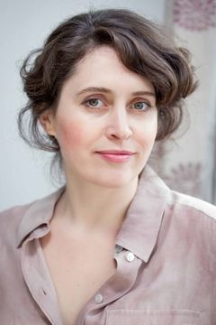 Madeleine Worrall interpreta Agatha Clyde