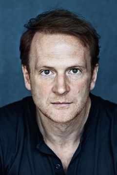 Christoph Jacobi interpreta Referent Junghans
