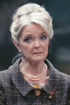 Serena Evans interpreta Dr. Cooper