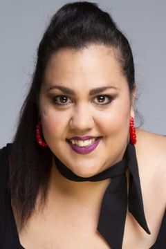 Steph Tisdell interpreta Nikki