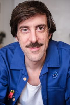 Matthieu Penchinat interpreta Dr. David Beger