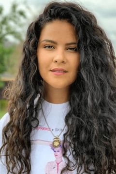 Litzy Domínguez interpreta Trish