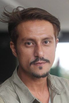 Bront Palarae interpreta Pengiran Indera Mahkota