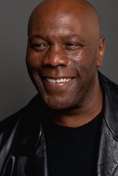 James Gaylyn interpreta David E. Jordan
