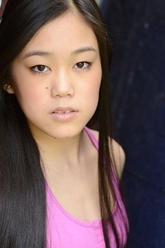 Anna Rappaport interpreta Firefly Girl (uncredited)