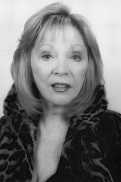 Lyla Hay Owen interpreta Widow St. Clair
