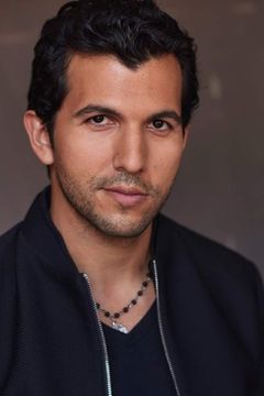 Gabriel Sloyer interpreta M.P.V.