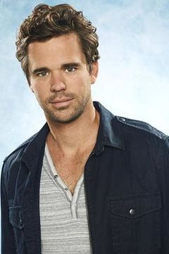 David Walton interpreta Mike Mitchell