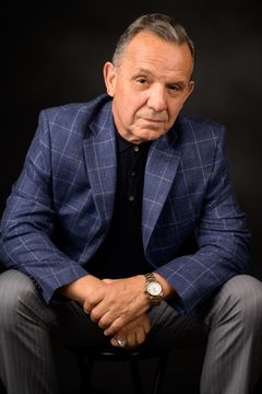 Joe Bacino interpreta Man Having Sex