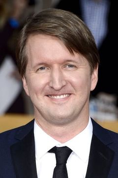 Tom Hooper interpreta The Police Officer