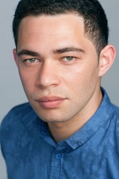 Vinnie Bennett interpreta Young Dom