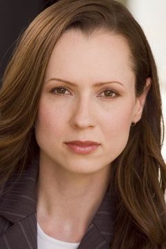 Amanda Chism interpreta Make-Up Artist (uncredited)
