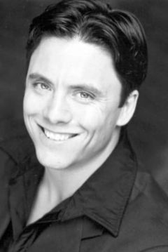 Jason Barbeck interpreta Richie's Thug