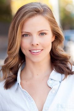 Megan Leonard interpreta Travel Agent