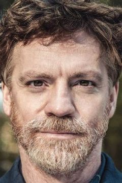 William Houston interpreta Erikas