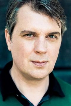 James Wallace interpreta Buckingham Palace Reporter