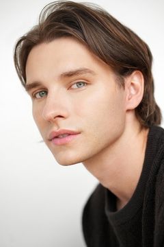 Dylan McEwan interpreta Tyler