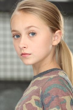 Ivy Dubreuil interpreta Young Abby