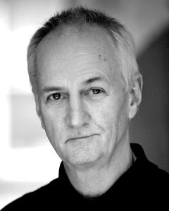 Finlay Welsh interpreta Scottish Policeman
