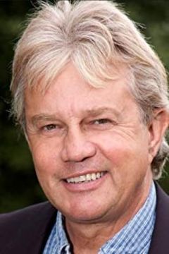 Frazer Hines interpreta Corg