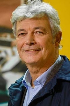 Roberto Alpi interpreta Achille Ravasi