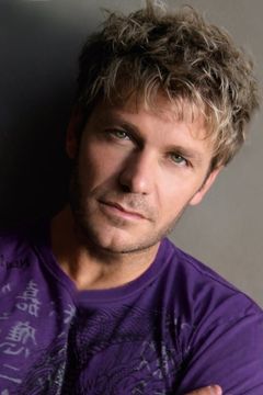 Vic Mignogna interpreta Jalil Kubdel
