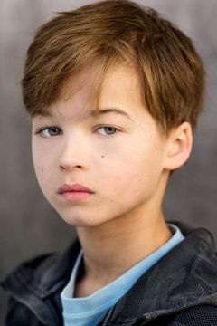 Felix Jamieson interpreta Paul