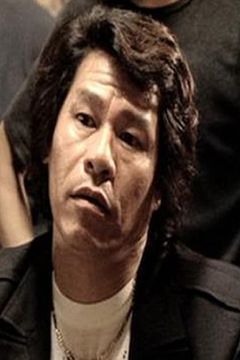 Johnny Cheung Wa interpreta McDaddy's Thug