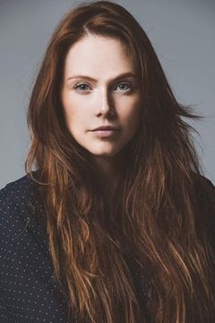 Angie Larocque interpreta Genevieve