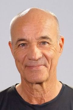 Heiner Lauterbach interpreta Khenze